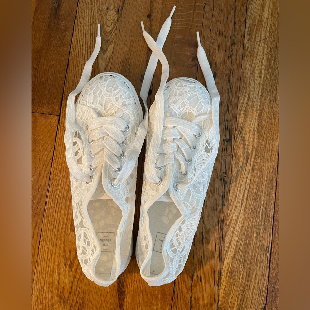NWOT David’s Bridal White Lace Sneakers
